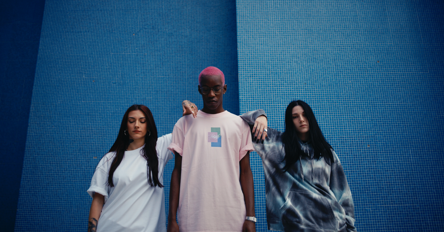 closeup shot of 3 models in white ELLEX PASTELLE oversized tee another in salmon coloured DAYDREAMING oversized box fit tee and a PASTELLE hoodie